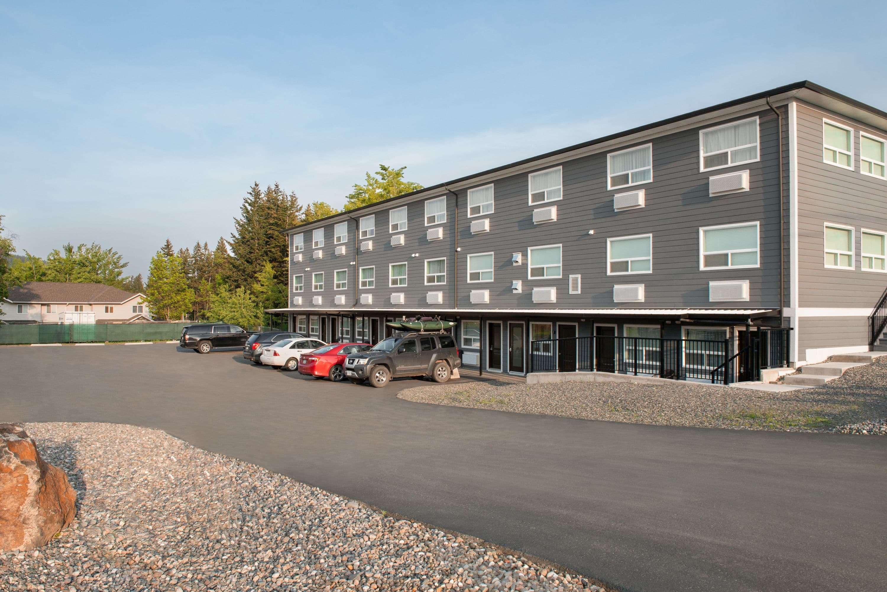 Days Inn By Wyndham 100 Mile House Extérieur photo