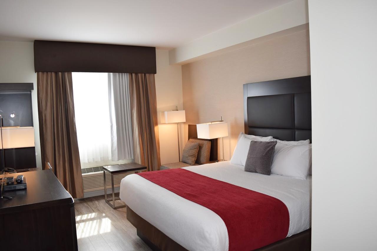 Days Inn By Wyndham 100 Mile House Extérieur photo