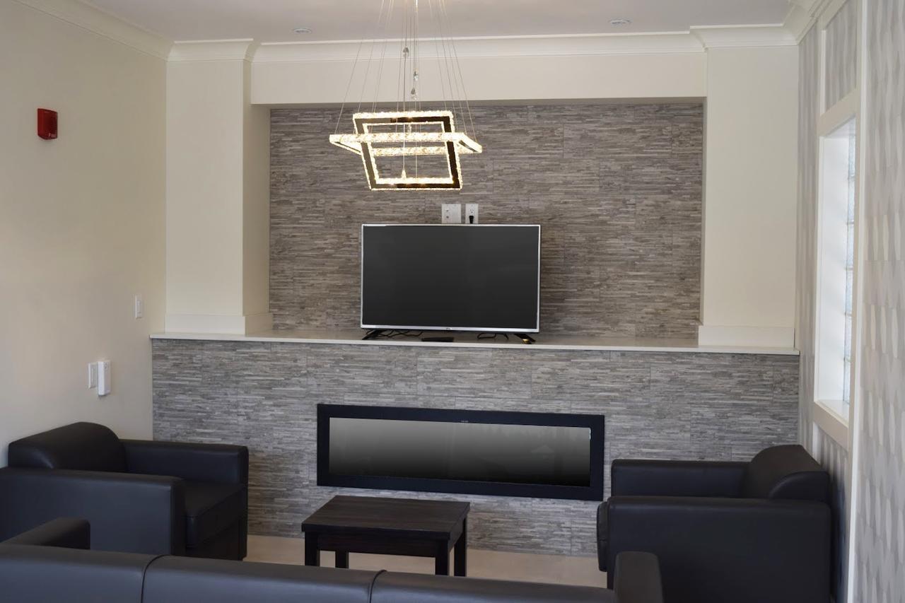 Days Inn By Wyndham 100 Mile House Extérieur photo